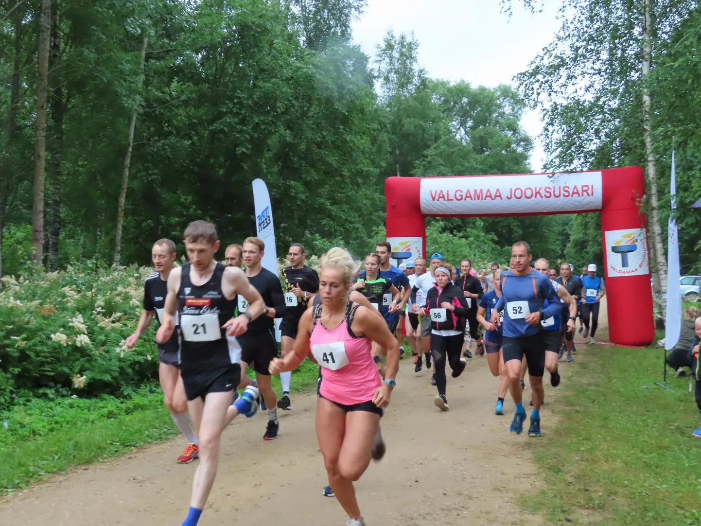 Hellenurme suvejooksu start tõi kohale 119 osalejat.