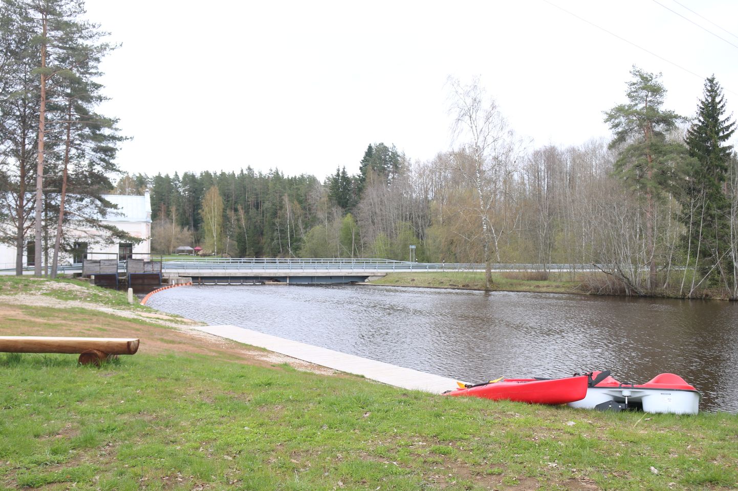 Põlvamaal asuv Leevaku on tuntud hüdroelektrijaama poolest.