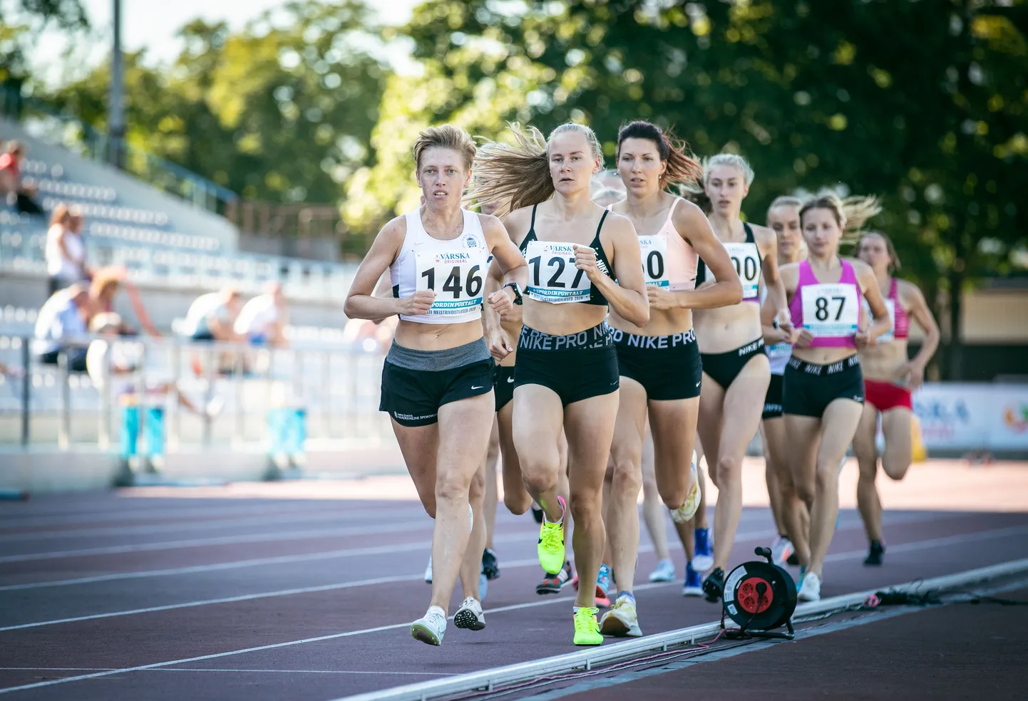 Tuuli Tomingas (number 127 järel) võitles medali eest.