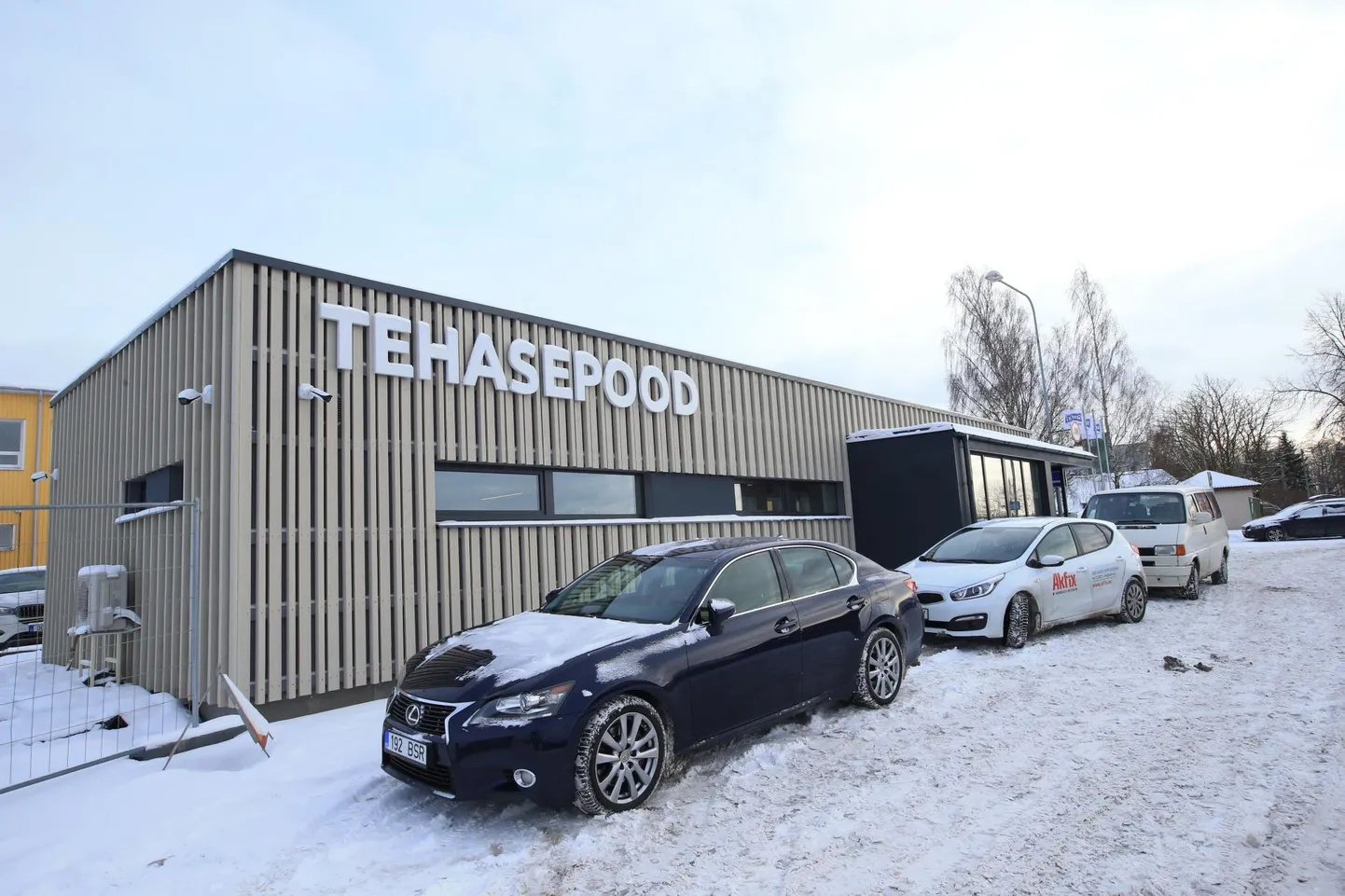 Et Salvesti tehasepood on ka toidupood, jääb see uute piirangute ajal avatuks.