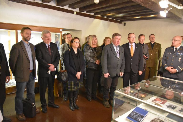 Soomepoiste näituse avamisel Tallinna Linnaarhiivis viibis ka Soome suursaadik Kirsti Narinen.