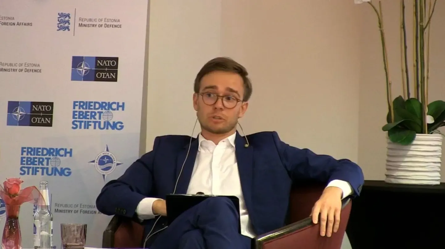 Oliver töötas 2016-2020 kaitseministeeriumis. Pilt on tehtud Oliver esinemisest koverentsil.