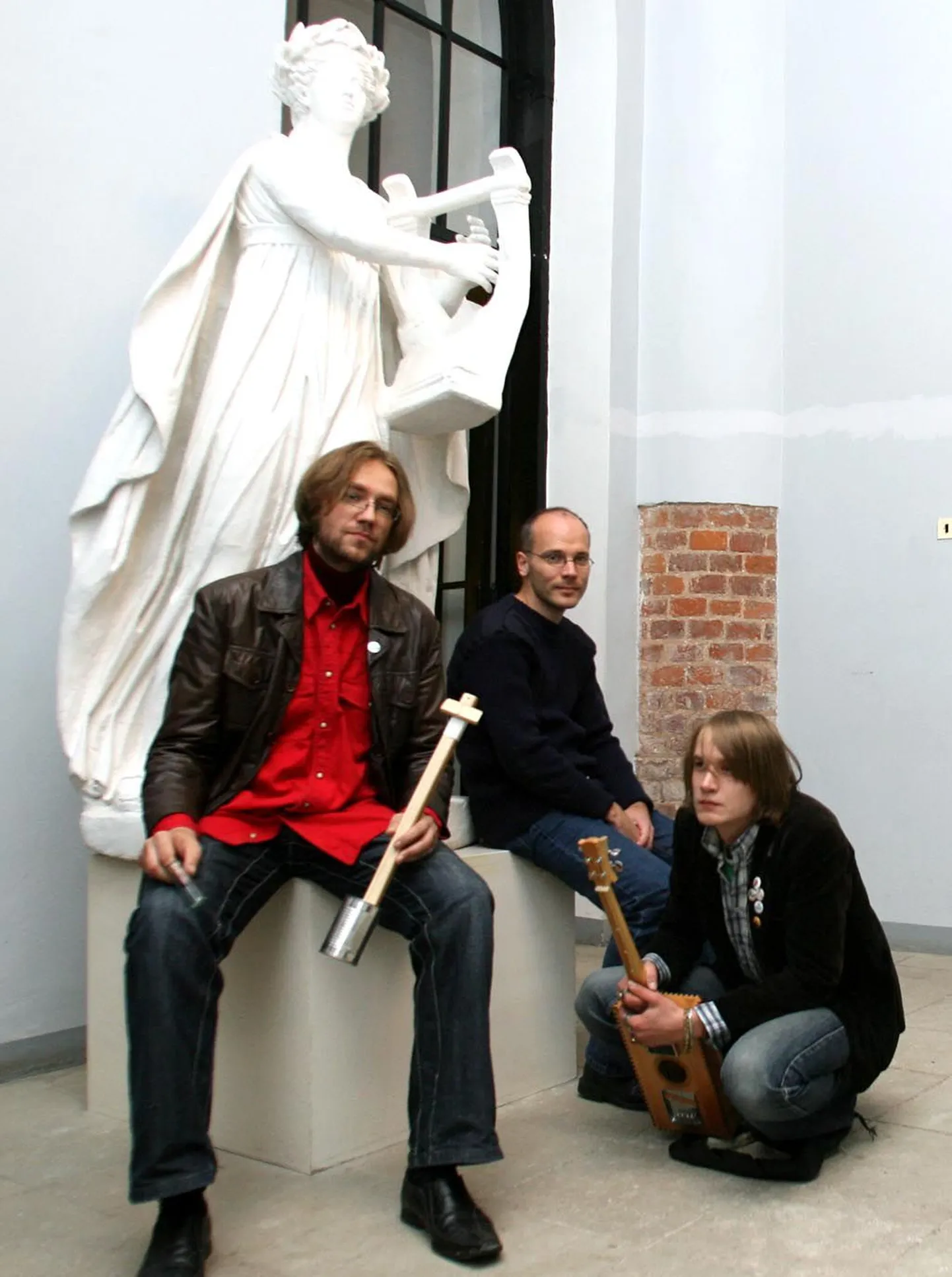 Ansambel Bullfrog Brown. Vasakult: Andres Roots, Peeter Piik ja Alar Kriisa.