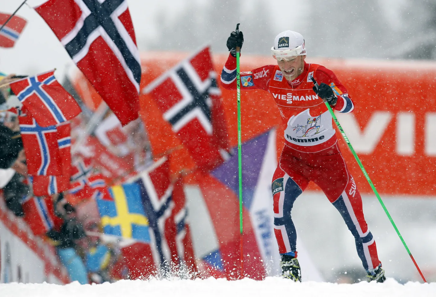 Martin Johnsrud Sundby teel tippu ja võidu poole.