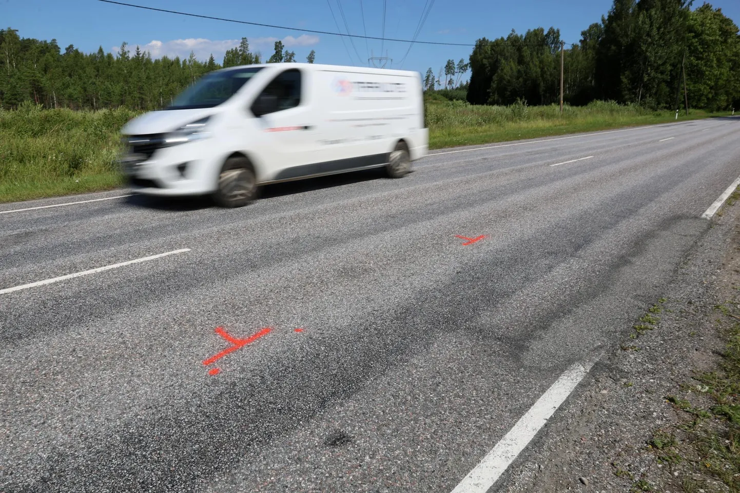 Õnnetus juhtus Jõhvi-Tartu-Valga maantee 105. kilomeetri lähistel kohas, mis on sirge, ilma nähtavate ohtudeta koht.
