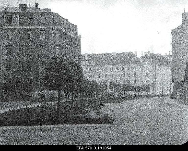 Вид на жилой дом на углу улиц Крейцвальди и Гонсиори в 1934 году.