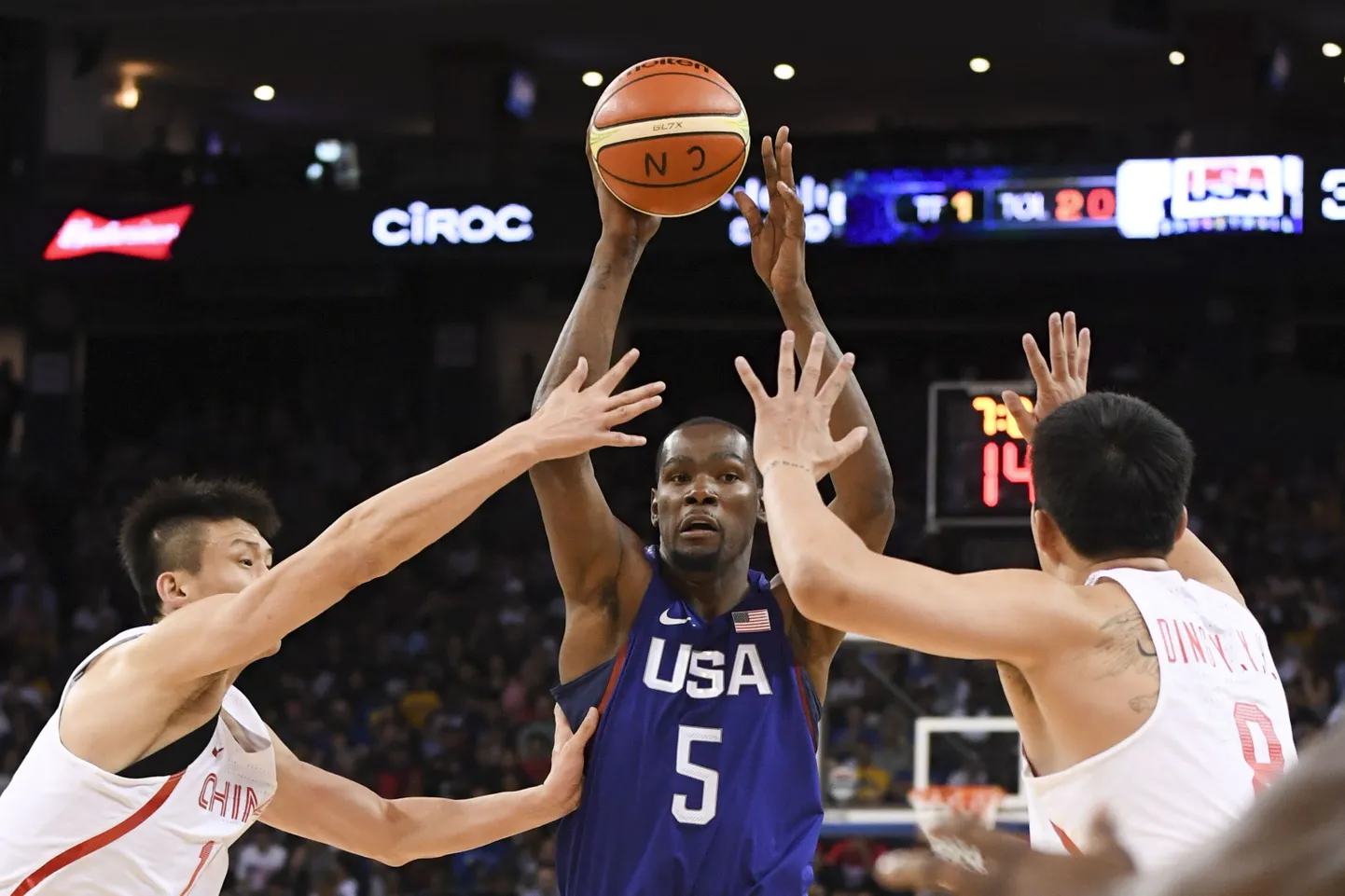 Kevin Durant (5) otsustas erinevalt LeBron Jamesist, Russell Westbrookist, James Hardenist ja Stephen Curryst sel suvel USA koondist aidata.