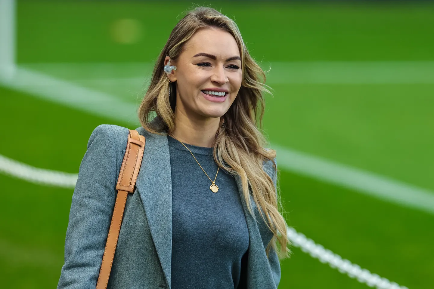 Jalgpalliajakirjanik Laura Woods.