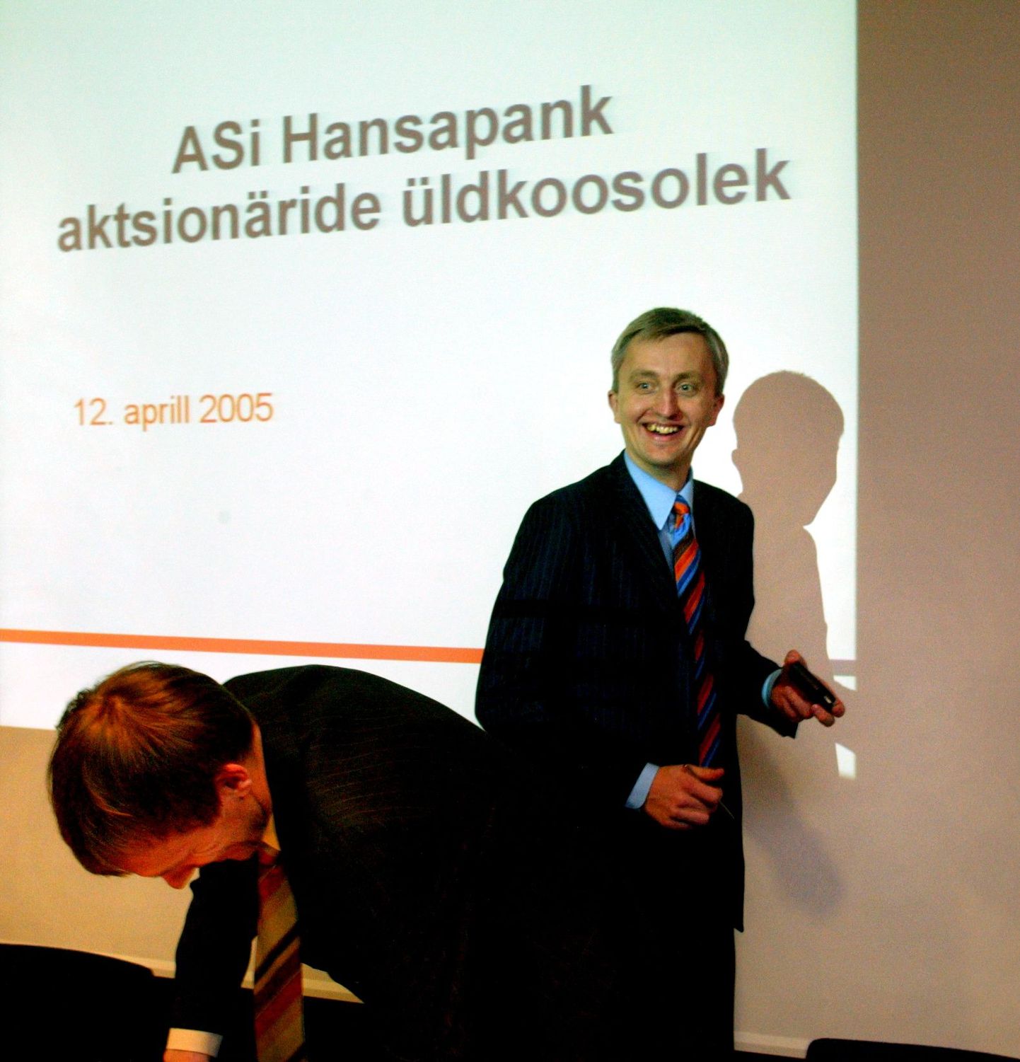 Hansapanga aktsionäride üldkoosolek 2005. aasta aprillis, kus otsustati heaks kiita Eesti ettevõtlusajaloo suurim ülevõtmine.