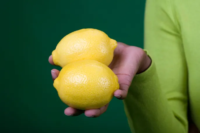 Кестедегі порно видео