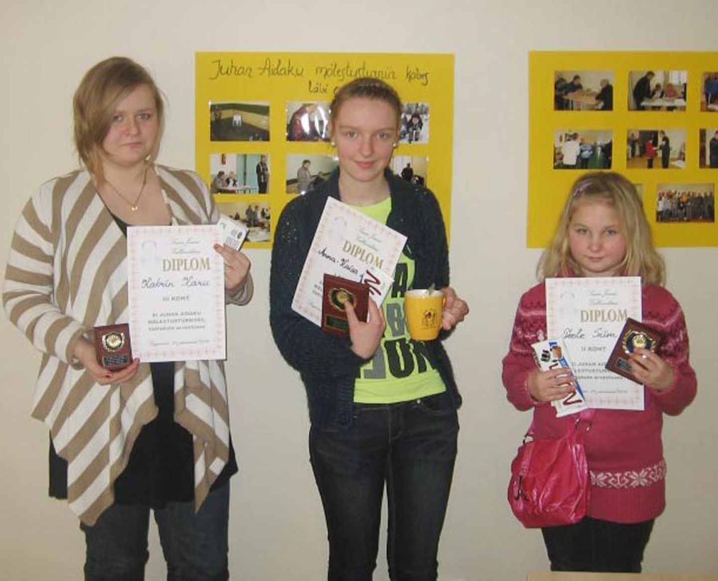 Juhan Aidaku mälestusturniiri tütarlaste kolm paremat olid Teele Siim (vasakul), võitja Anna-Kaisa Adamson ja Katrin Karu.