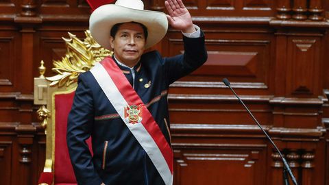 Peruu presidendiks vannutati vasakpoolne Pedro Castillo