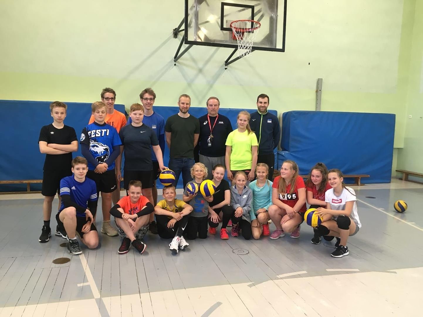 Eesti meeste võrkpallikoondise mängijad Kert ja Andres Toobal väisasid Kadrina keskkooli.