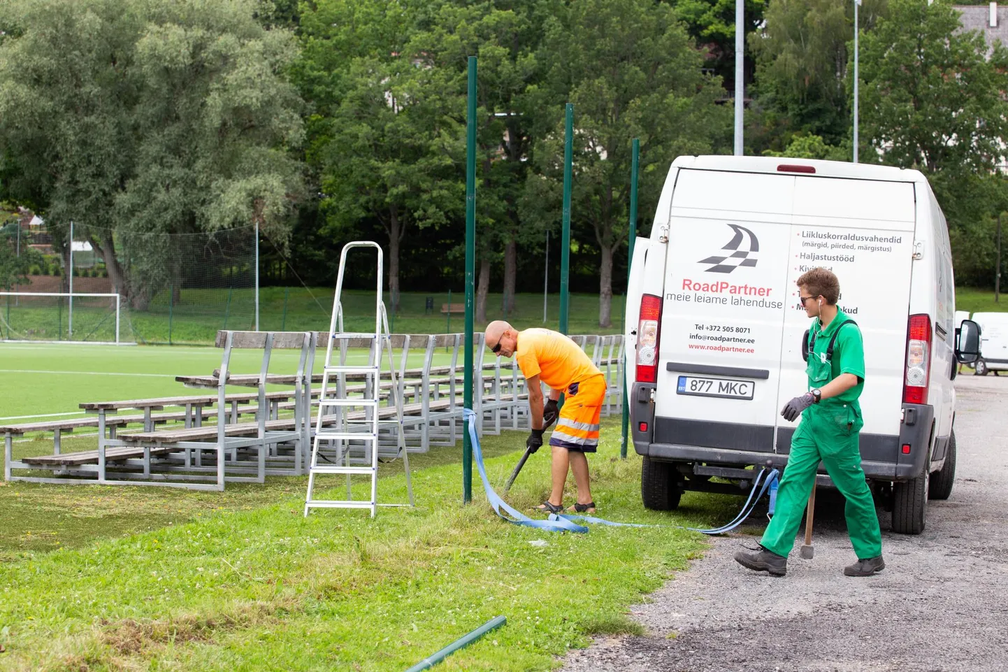 Jalgpalliväljakul algas piirdeaia uuendamine.