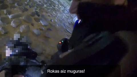 VIDEO ⟩ Turvakaamerad jäädvustasid Bentley varguse Riia vanalinnas. Politsei pidas kinni kaks isikut