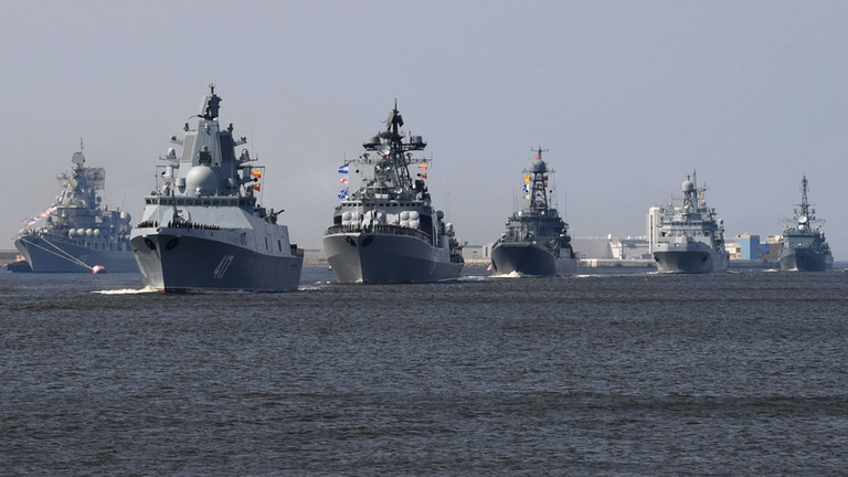 Российская эскадра, возглавляемая фрегатом "Адмирал Горшков"