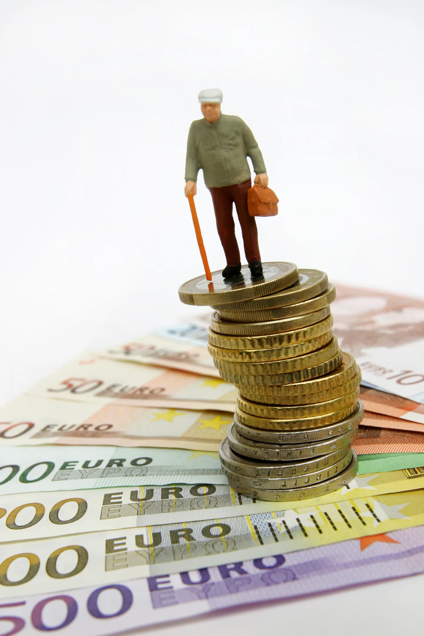 Sotsiaalkindlustusamet maksis selle aasta 5. oktoobril 79 370 inimesele üksi elava pensionäri toetust summas 9,13 miljon eurot.