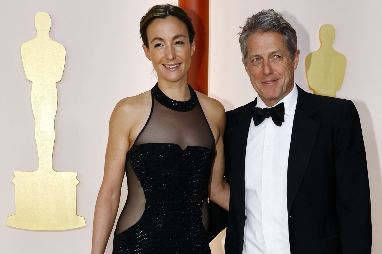 Briti näitleja Hugh Grant koos abikaasa Anna Elisabet Ebersteiniga tänavusel Oscarite galal.