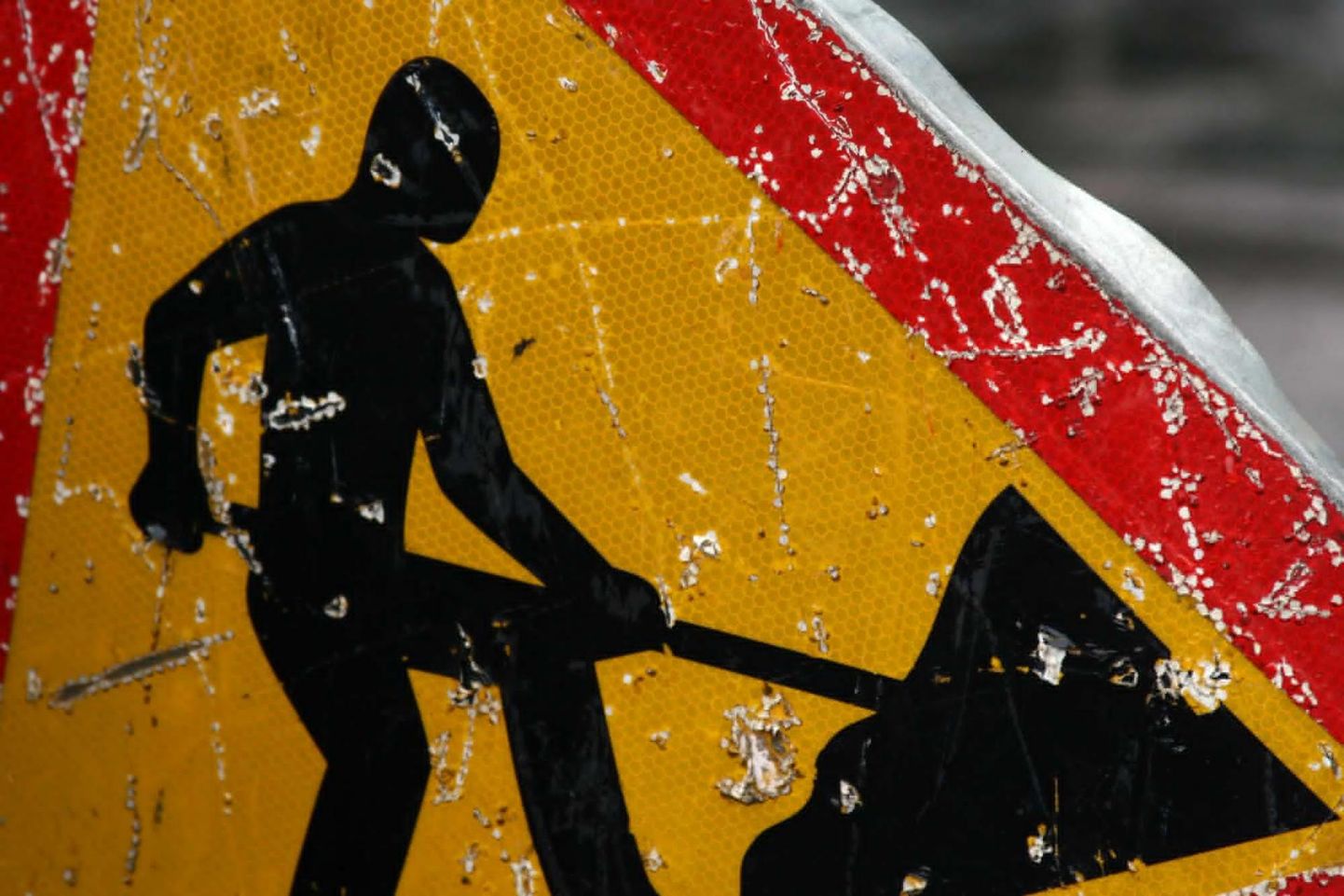 Liiklust reguleeriv teetöömärk mõjutab liiklust Tapal augusti lõpuni.