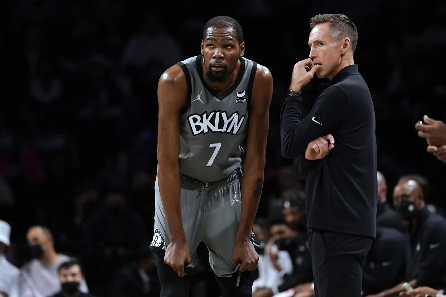 Brooklyn Netsi tähtmängija Kevin Durant (vasakul) koos peatreeneri Steve Nashiga.