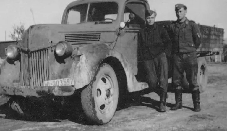 See Ford V3000 on toodetud hoopis Hollandis, mitte Saksamaal, aga antud ikkagi Luftwaffe kasutusse. Neid Forde kasutasid kõik sõja osapooled.