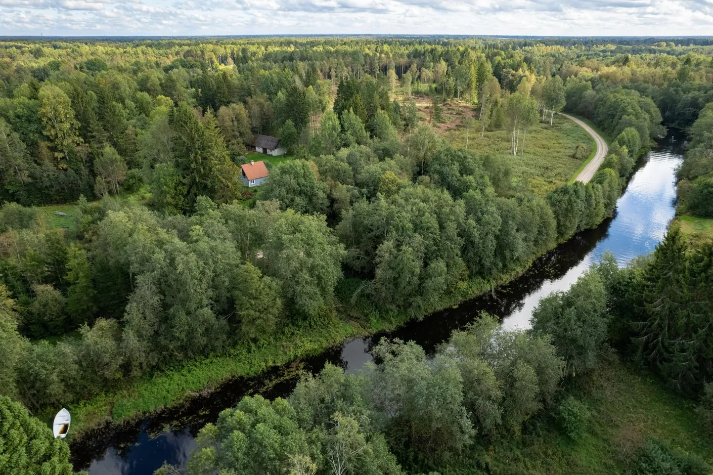 Veskitaguse Männipalu kinnistu asub Pirita jõe piirangute alal.