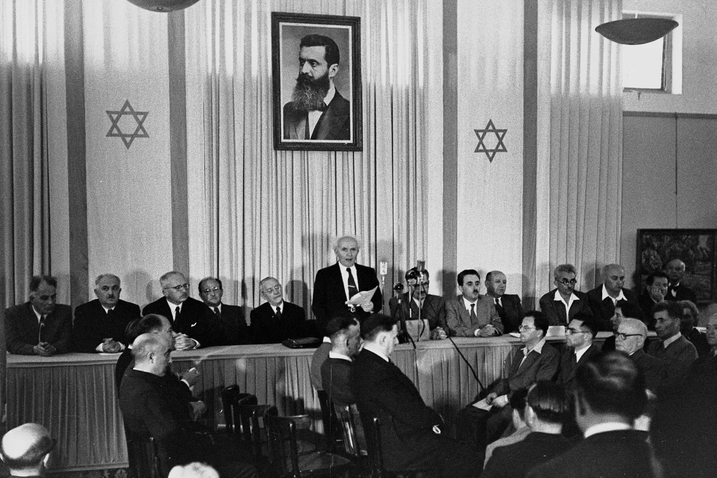 Peaminister David Ben-Gurion Iisraeli iseseisvumise väljakuulutamisel.