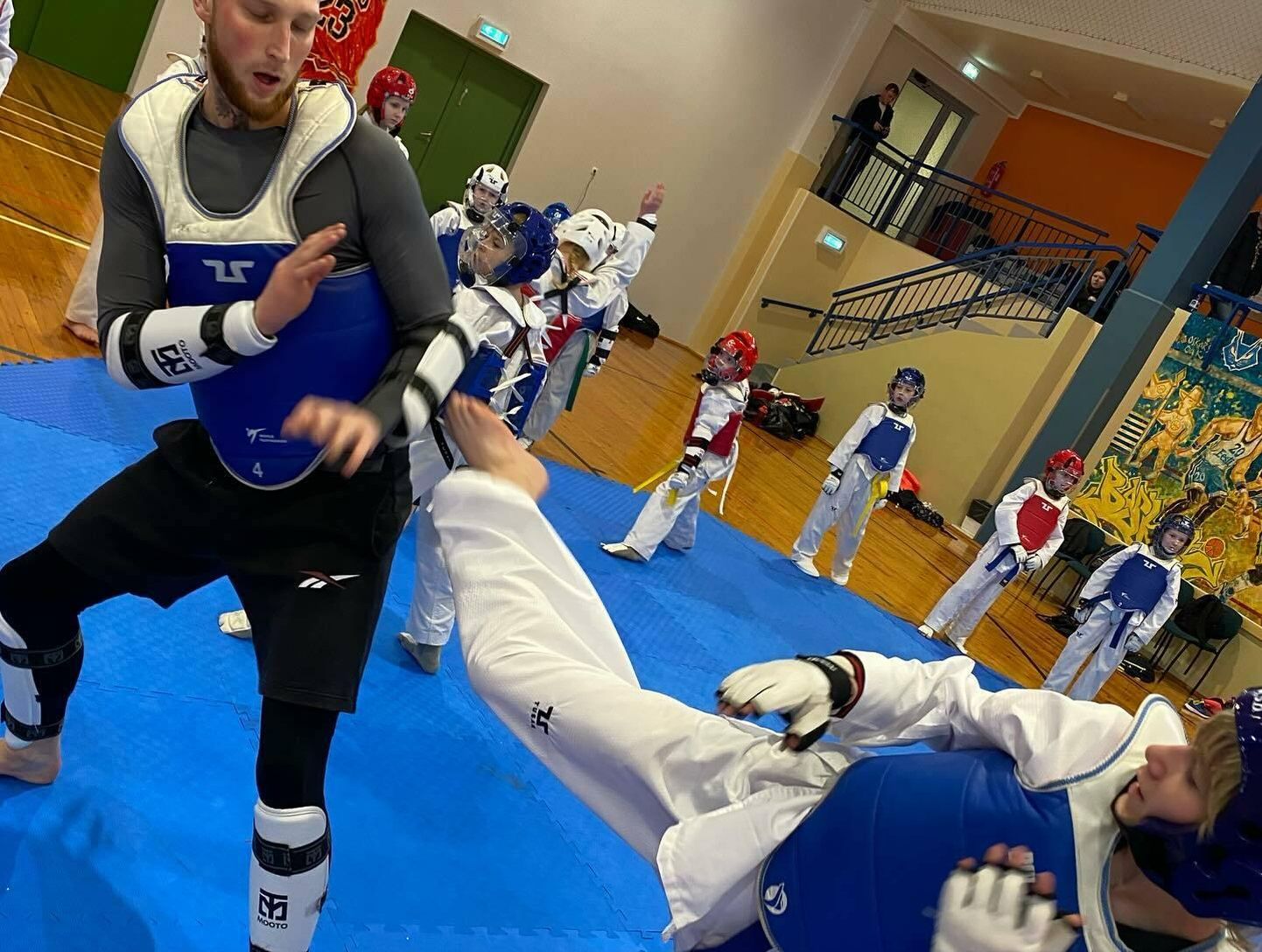 Taekwondo töötoas osales hulgaliselt noori.