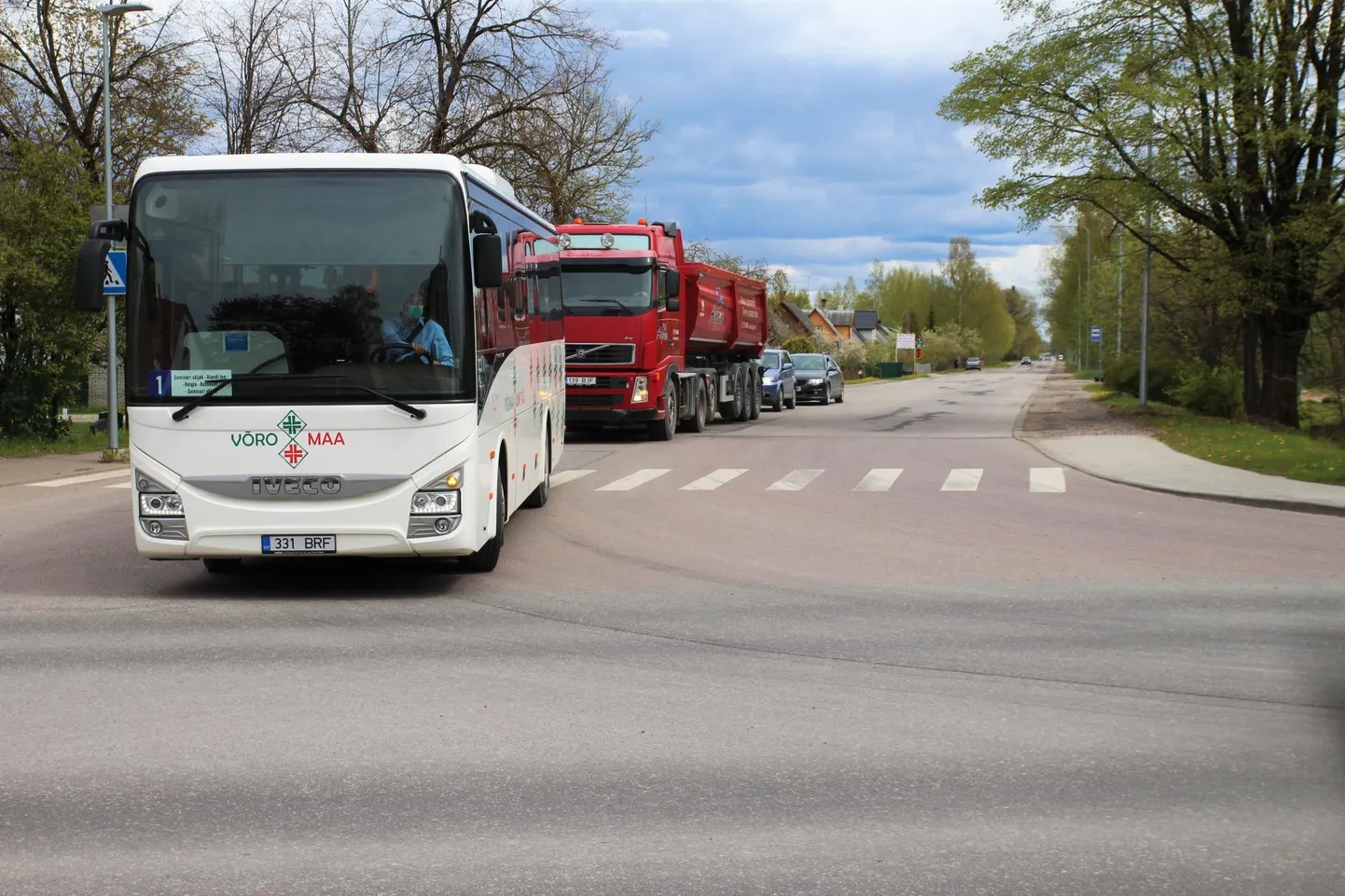 Jaama tänava kaudu läbivad Võru linna Mõniste ja Rõuge poolt tulevad raskeveokid.