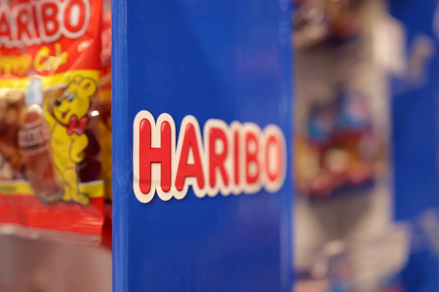 Haribo kummikommid poes.