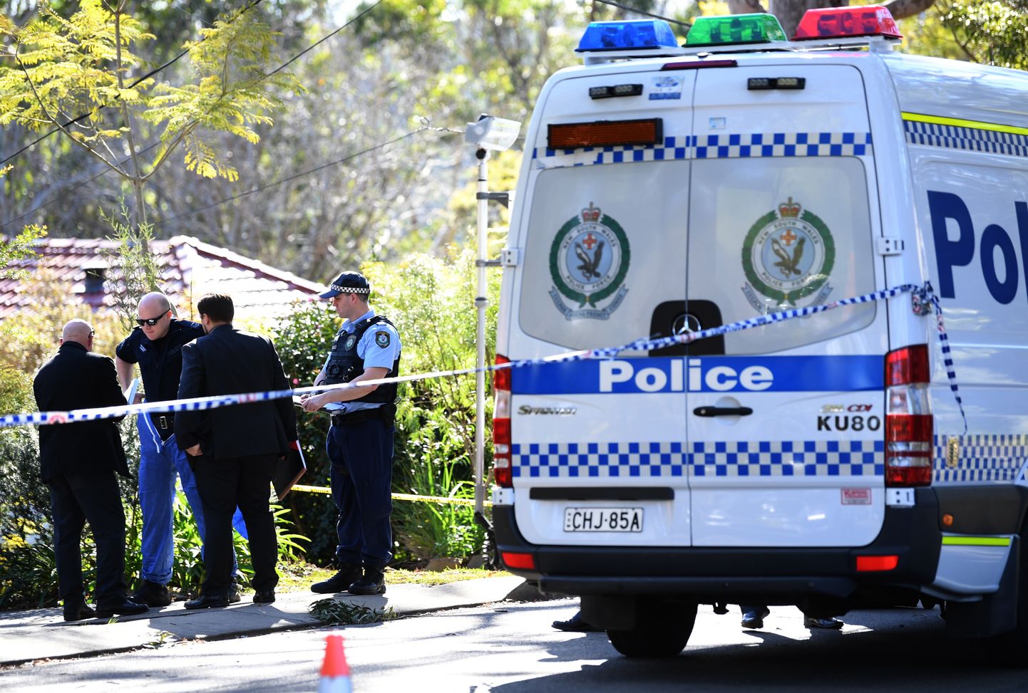 Austraalia politsei kahe teismelise mõrvapaigas.