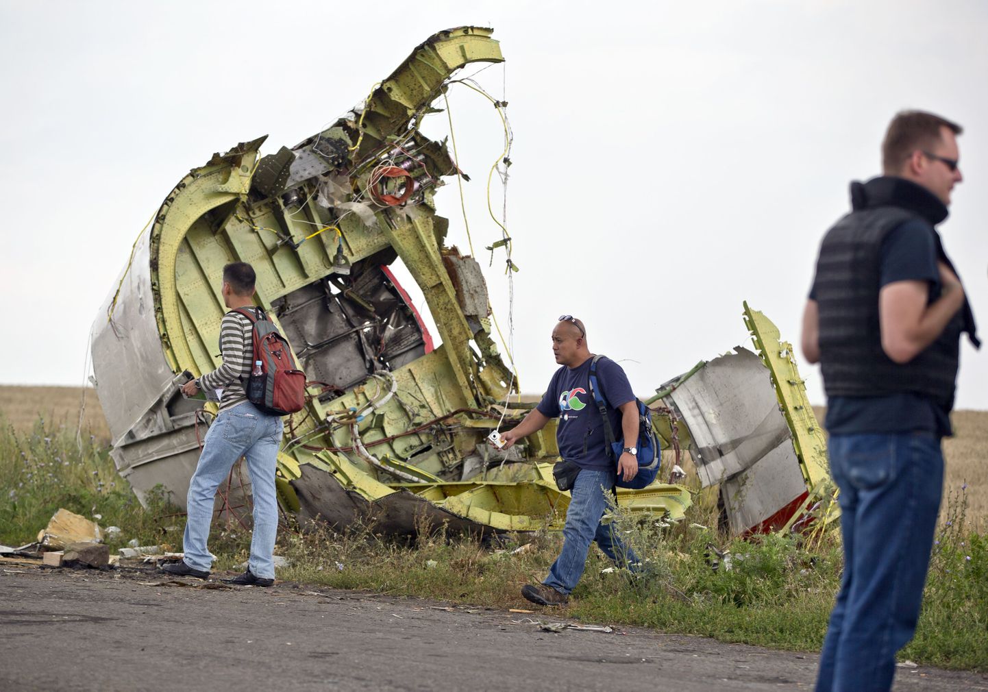 Ukrainas alla kukkunud Malaisia lennuki vrakk Hrabove küla lähistel.