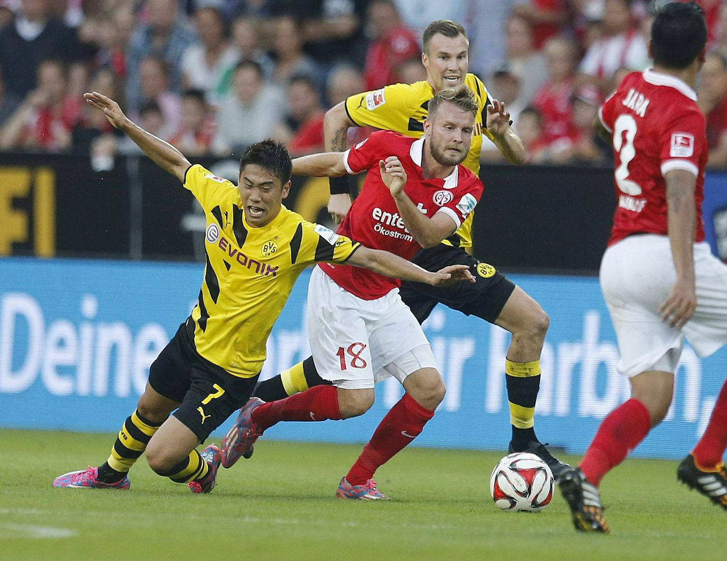 Dortmundi Borussia (kollases) ei suutnud Mainzi vastu punkte noppida.