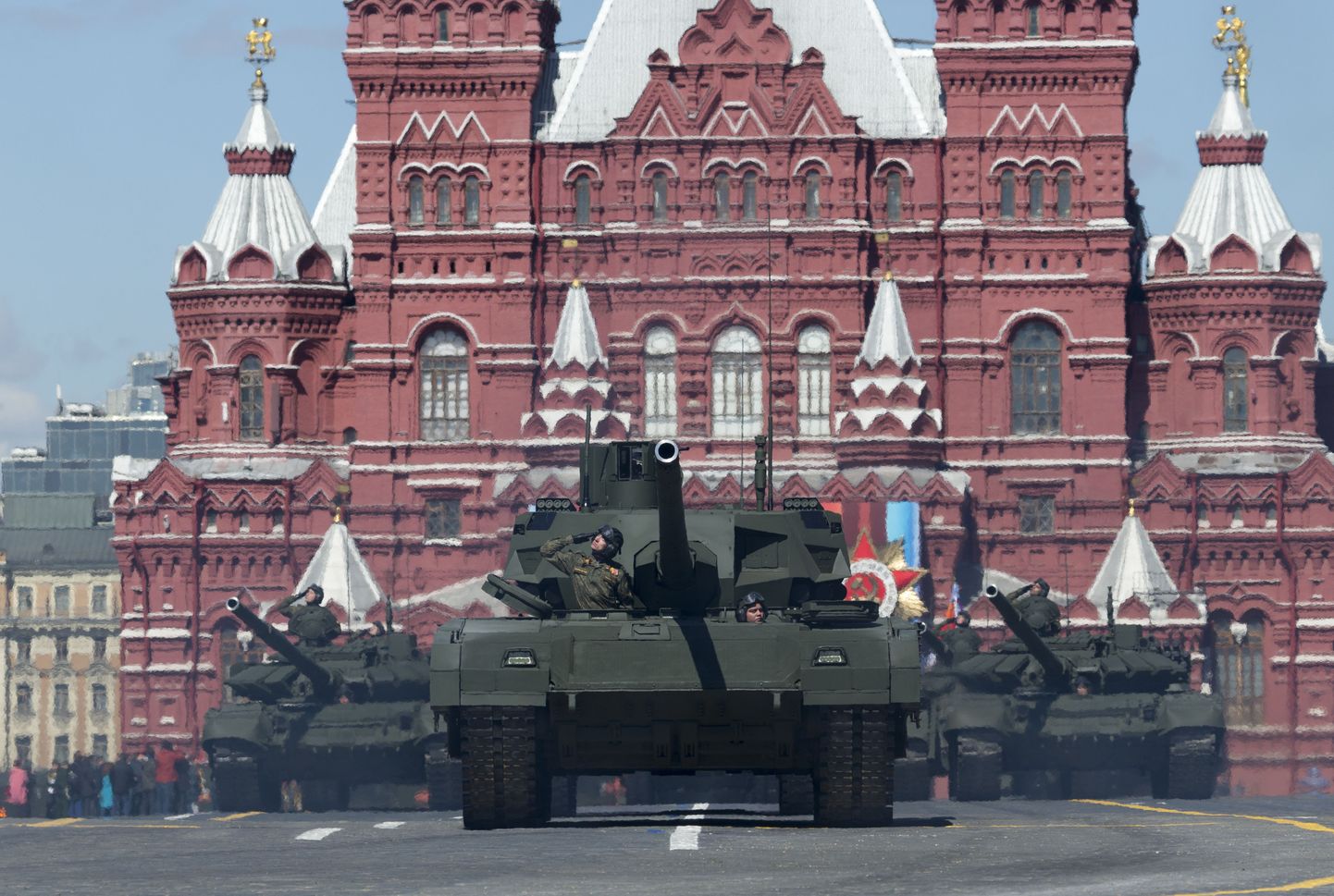 Vene sõjatehnika paraad Punasel väljakul.