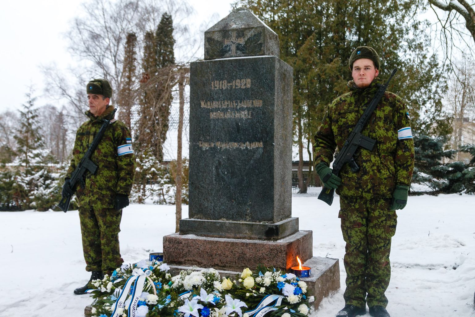 Valgas koguneti Metsa tänava kalmistule, kus mälestati ja asetati pärjad Eesti vabaduse eest võidelnute austuseks.
