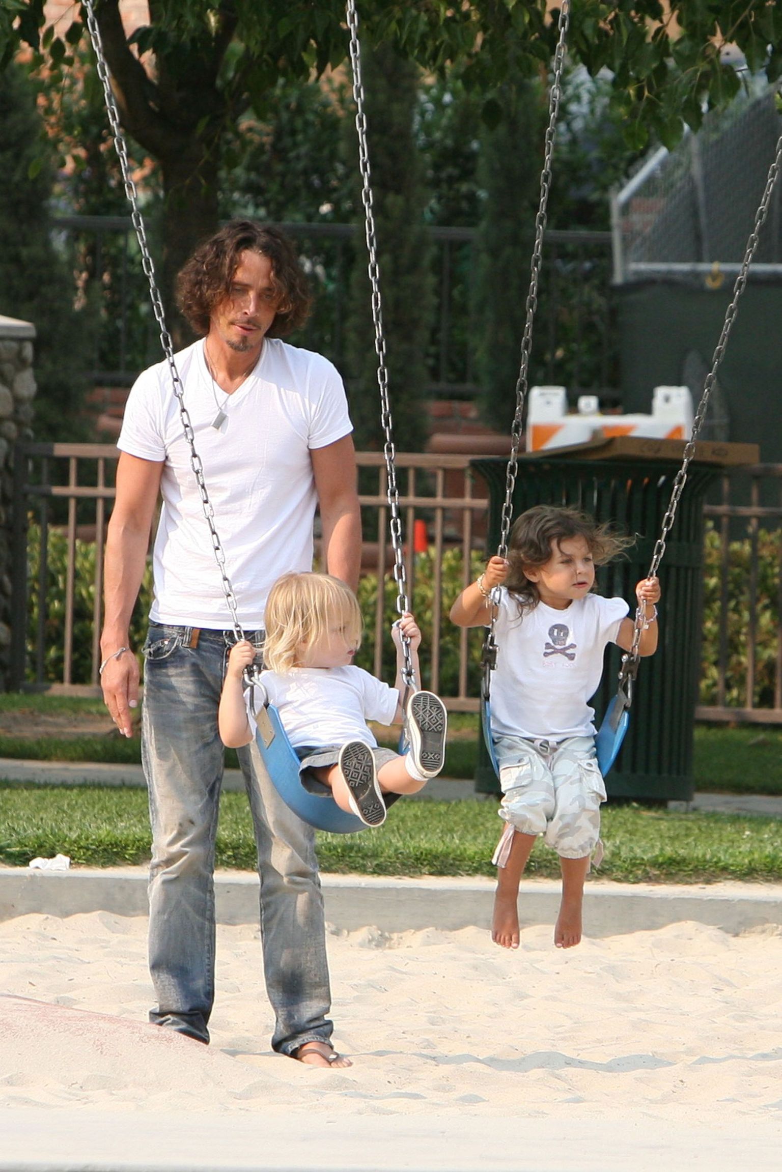 Chris Cornell oma lastega aega veetmas