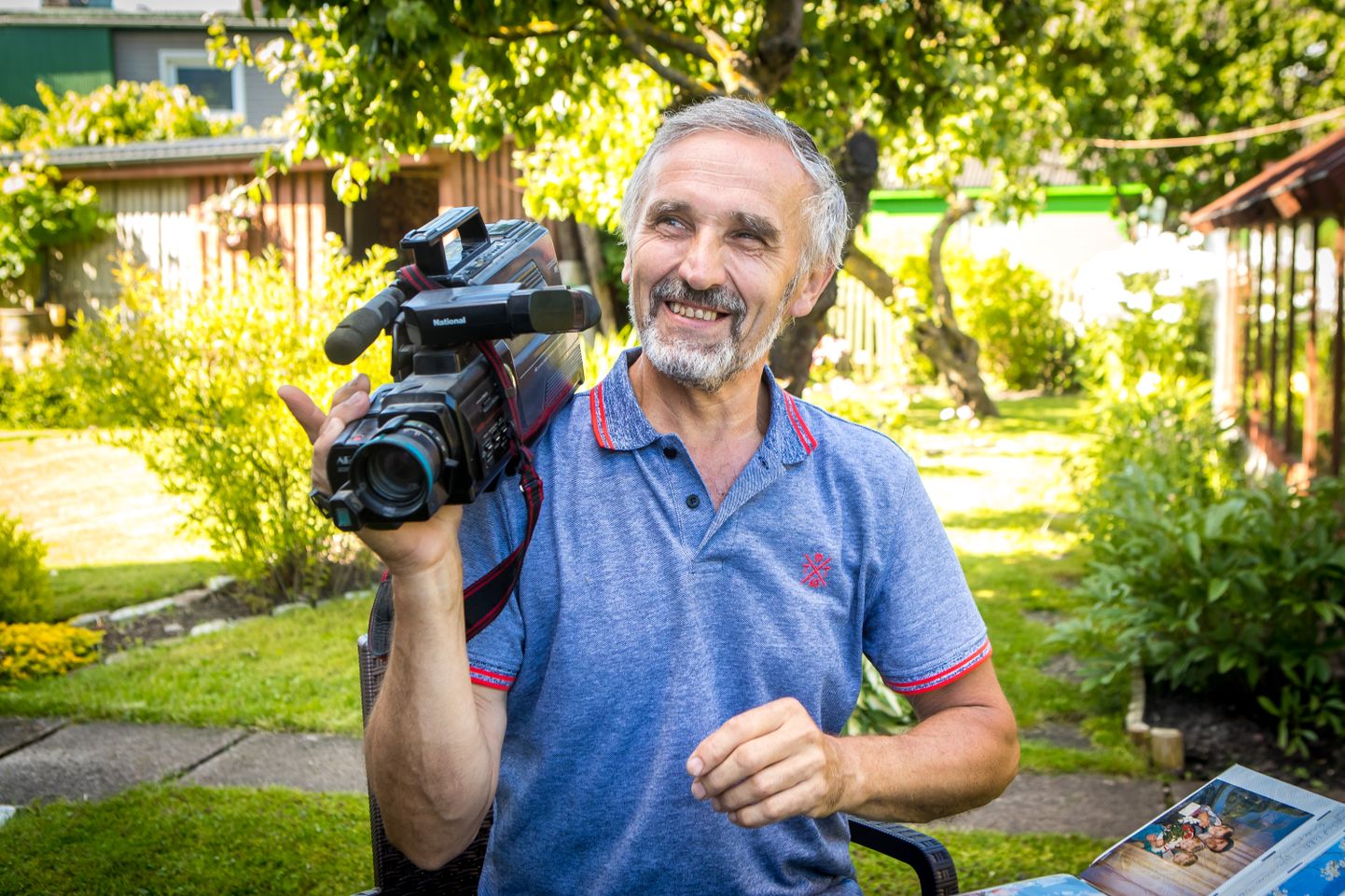 VANU AEGU MEENUTADES: Sellesama kaameraga jäädvustas Mati Oolup kolmekümne aasta eest pöördelisi sündmusi Saaremaal.