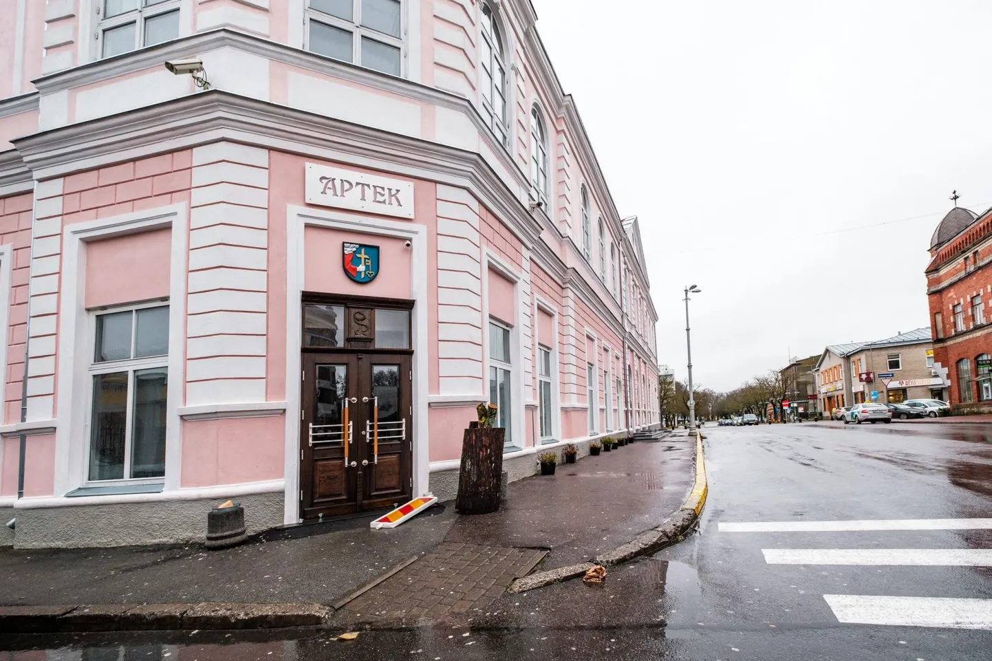 Puhvet APTEK andis teada, et ilmselt jäi möödunudlaupäevane pidu neil uute piirangute tõttu 2021. aasta viimaseks.
