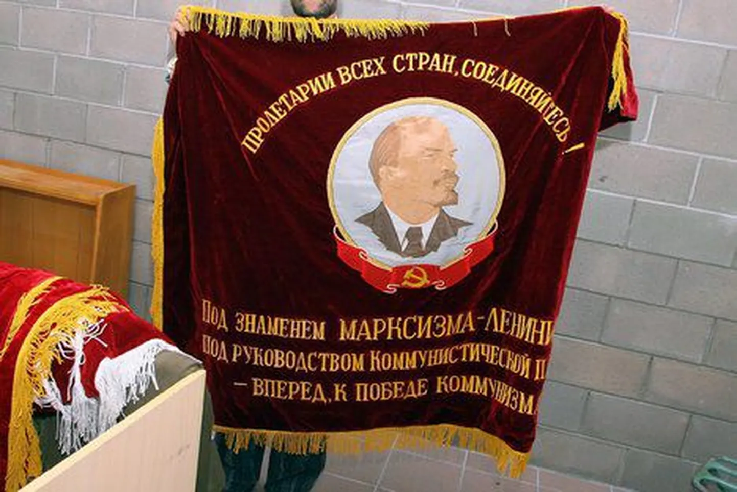 И о Ленине тоже лучше не рассуждать...