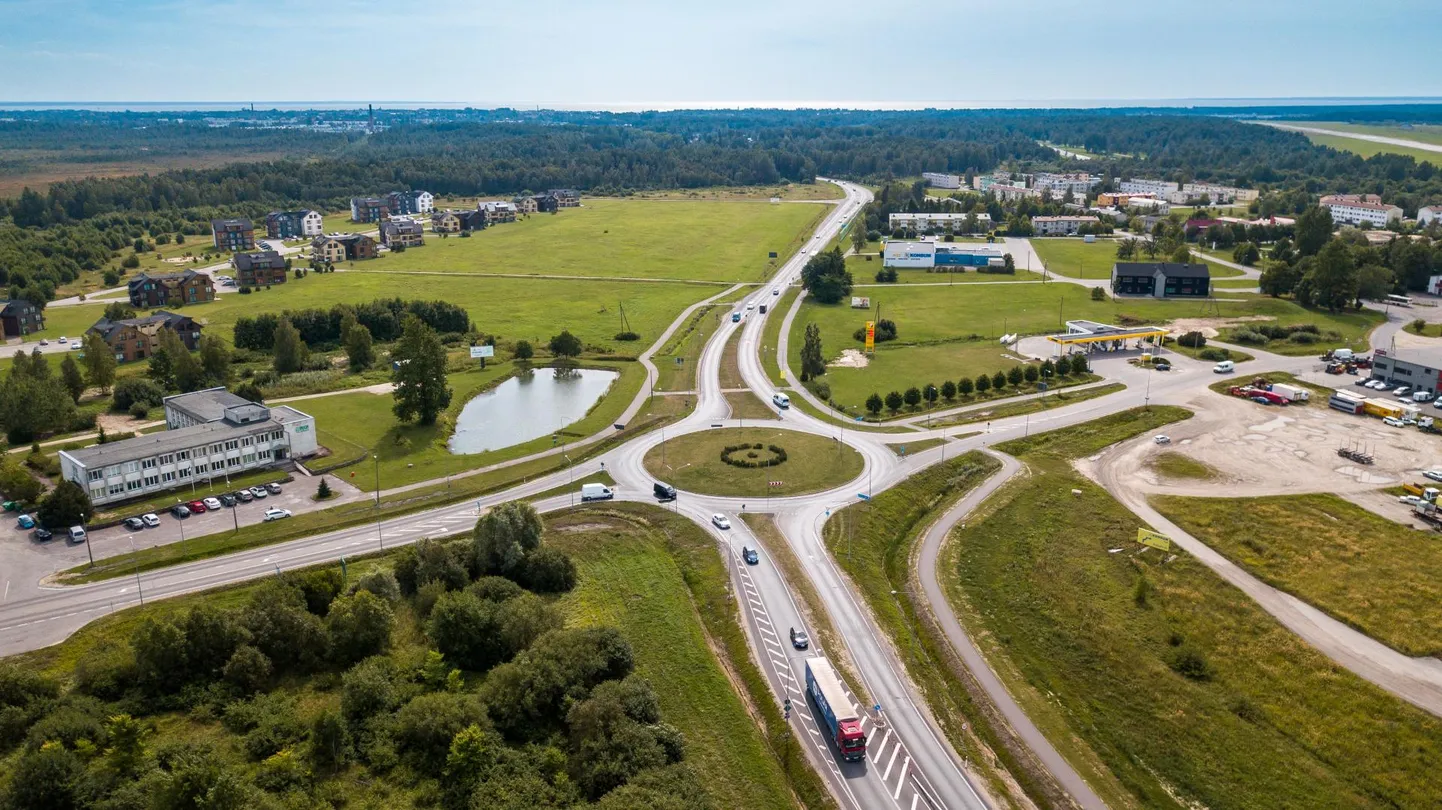Sauga ringristmikust algab vähemalt kuue kilomeetrine tee kodu suunas.