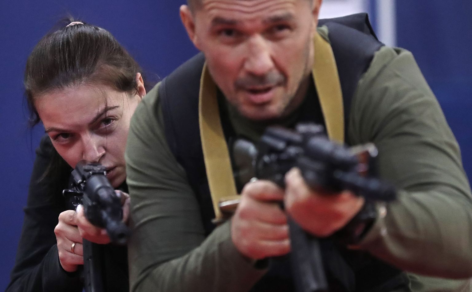 Семьи в РФ учатся убивать. Учения патриотов в Подмосковье в декабре 2022 года.