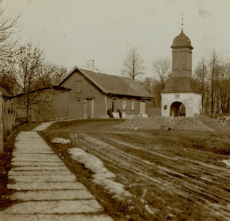 Kalamaja kalmistu värava kellatorn 19. sajandi lõpul.