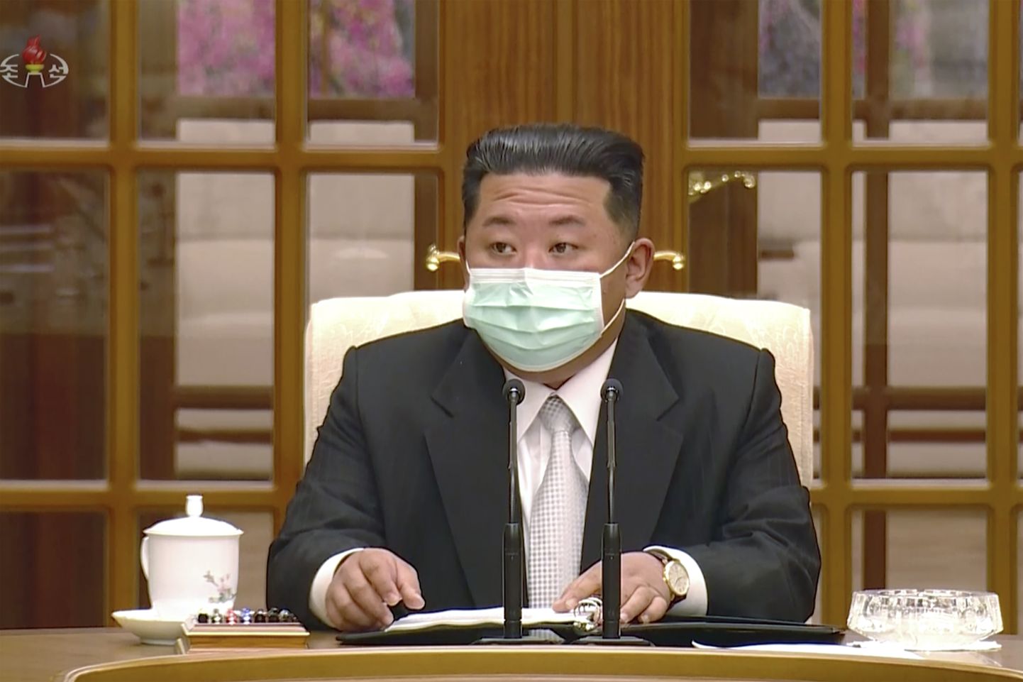 Põhja-Korea liider Kim Jong Un kandis kohtumisel maski.