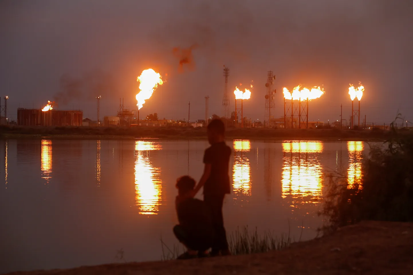 Nahr Bin Umari naftaväli Basra lähedal Iraagis.