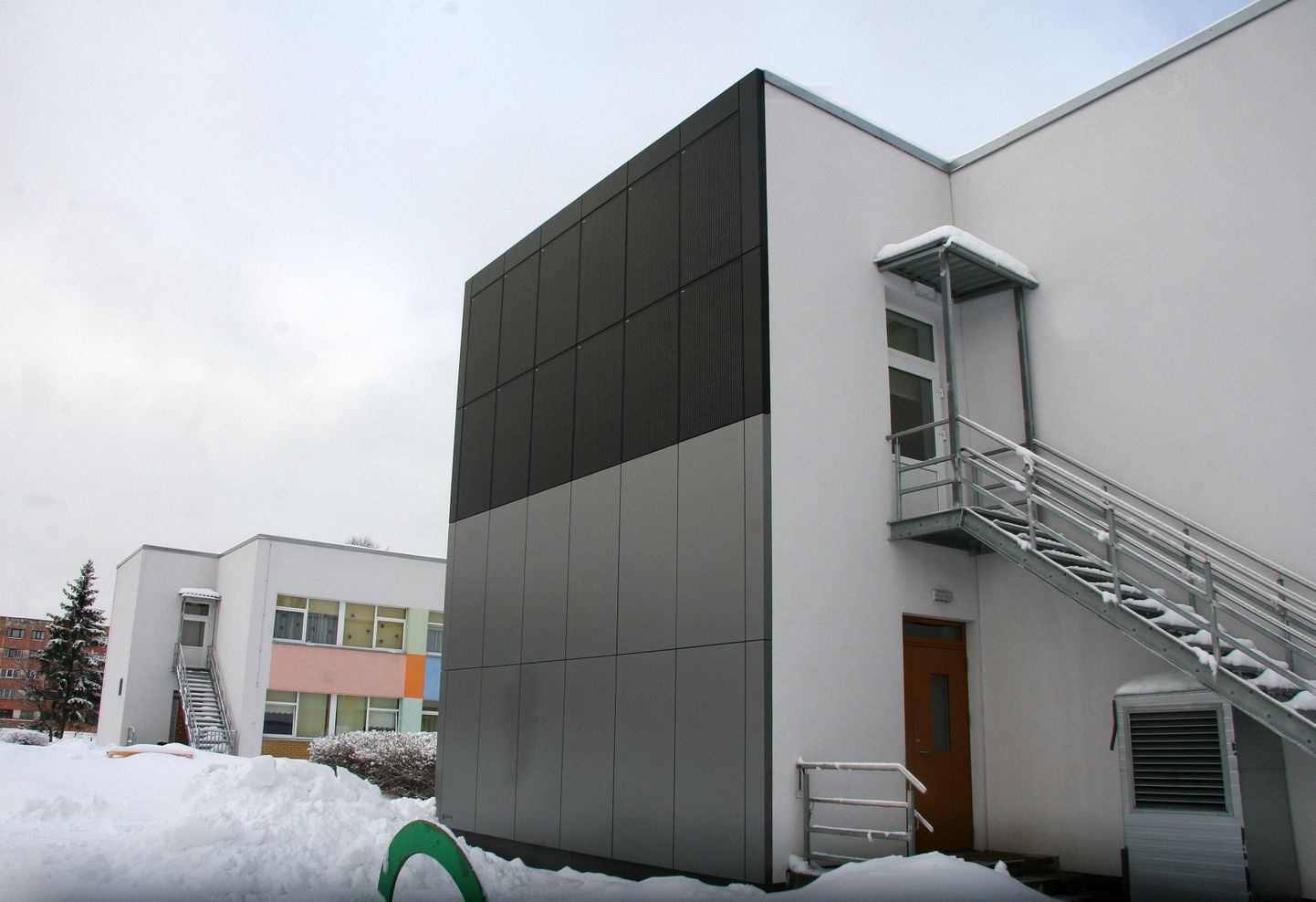 "Электрическая стена" в кохтла-ярвеском детсаду "Karuke" построена победителями первого конкурса инноваций, фирмой "Go Vertic".