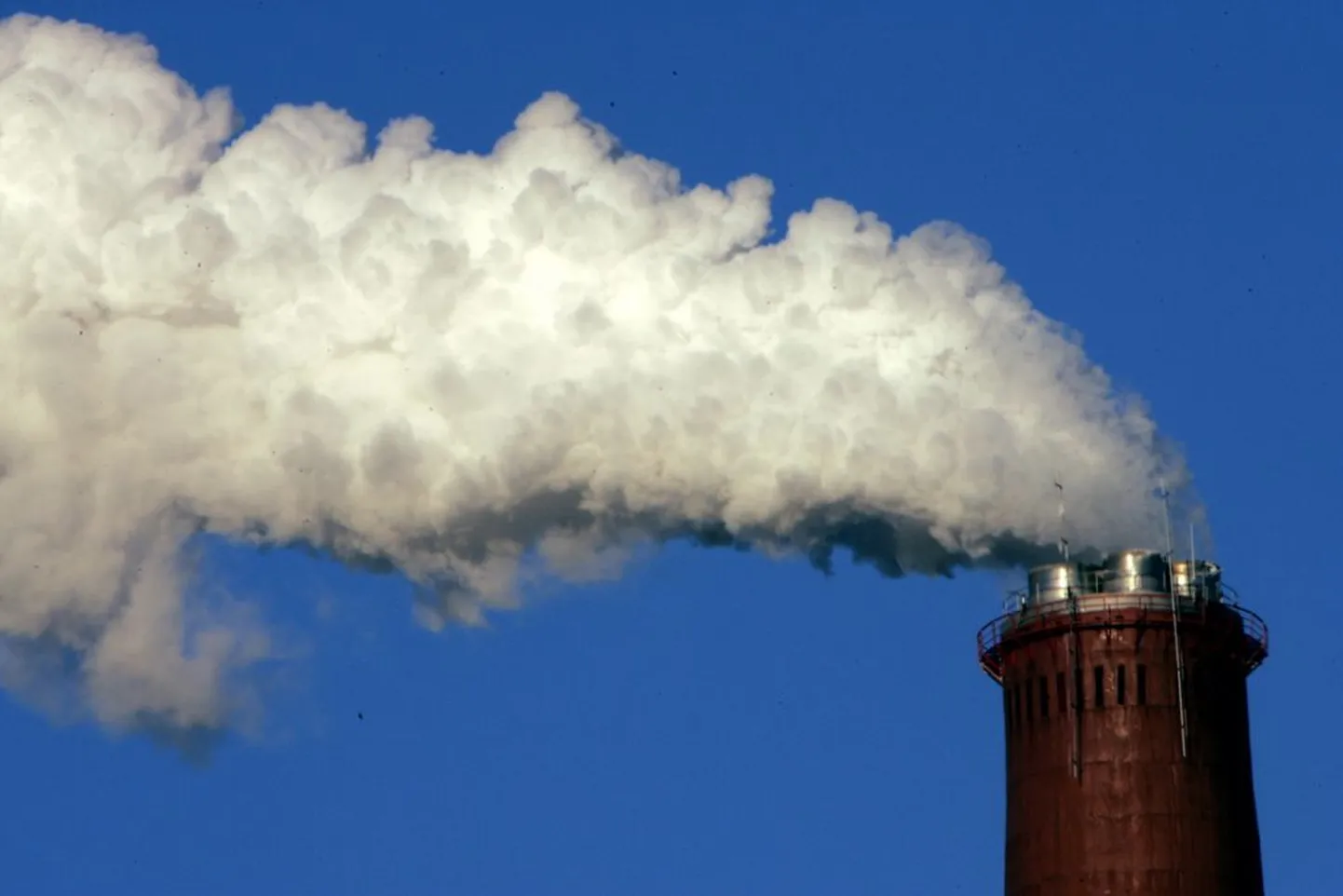 Levinud kasvuhoonegaasi, süsinikdioksiidi, võib varsti sünteetiliseks kütuseks töödelda.