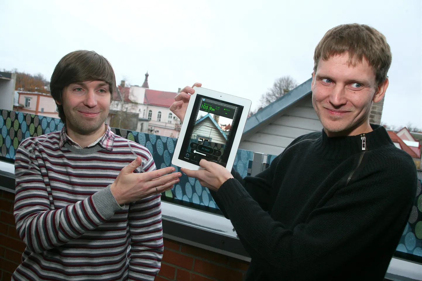 Kevadel toimunud "Garage 48" võitis Pärnu infotehnoloogiafirma Taptapsoft. Pildil ettevõtte juhid Tarmo Protsin (vasakul) ja Martin Veeris.