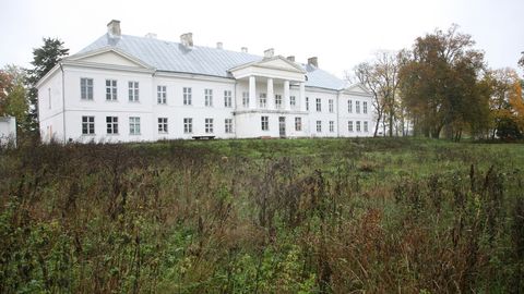 Reflections on Manors: The Beginning of a New Life for Restored Estates