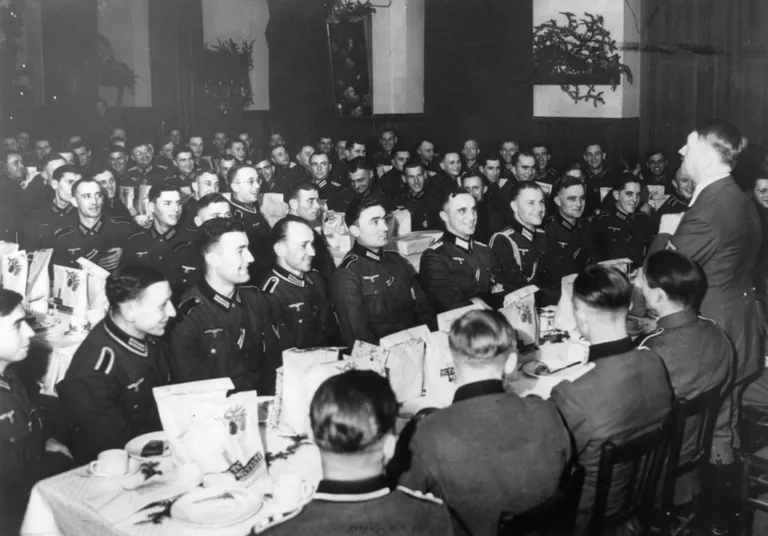 Hitler ja natsid jõule tähistamas
