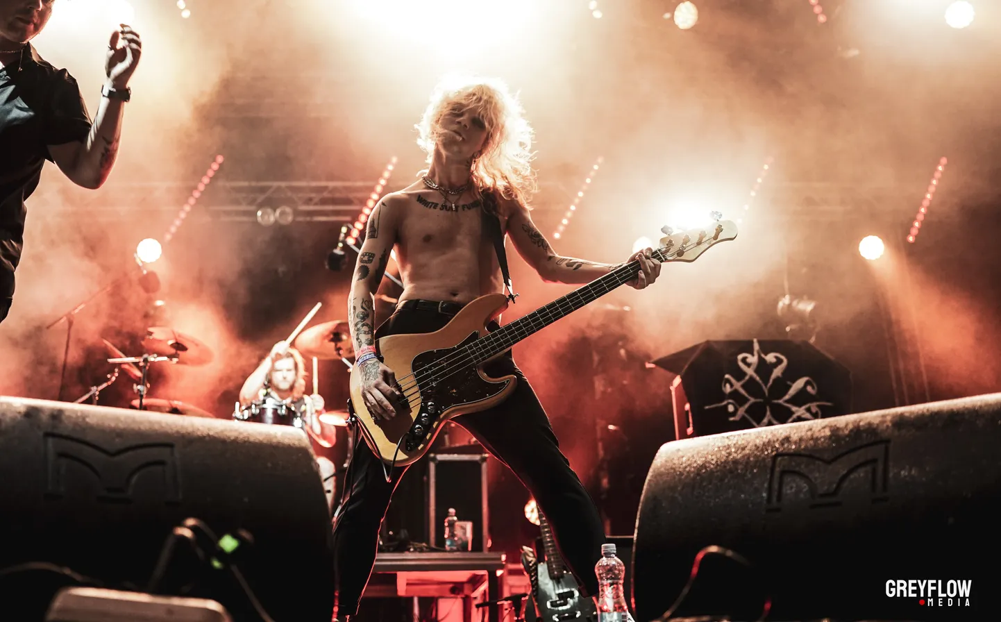 "Bloody Heels" muzicē 2024. gada festivālā "Summer Sound".